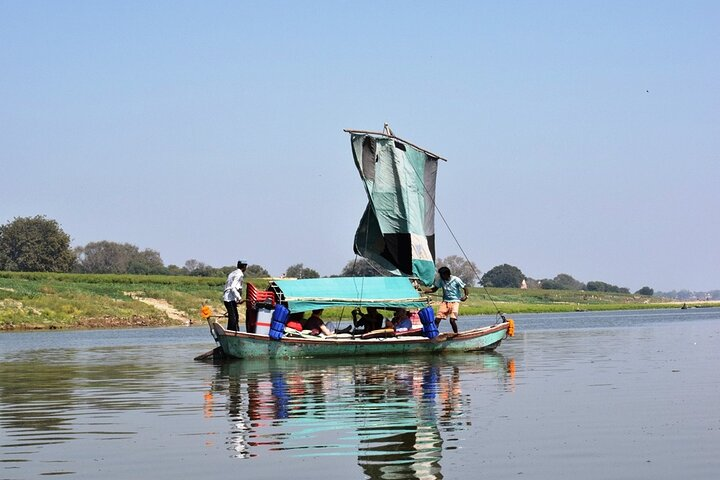 Sailing and Camping on the Ganges - Photo 1 of 7
