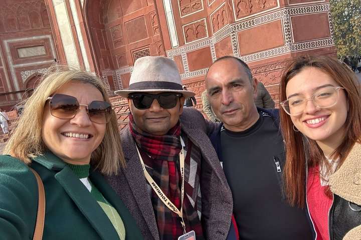 Delhi: Elite Winter Taj Mahal Sunrise Tour for Female Travelers - Photo 1 of 13