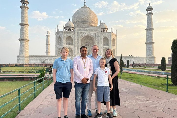 All Inclusive Taj Mahal & Agra fort Day Trip From Delhi - Photo 1 of 9