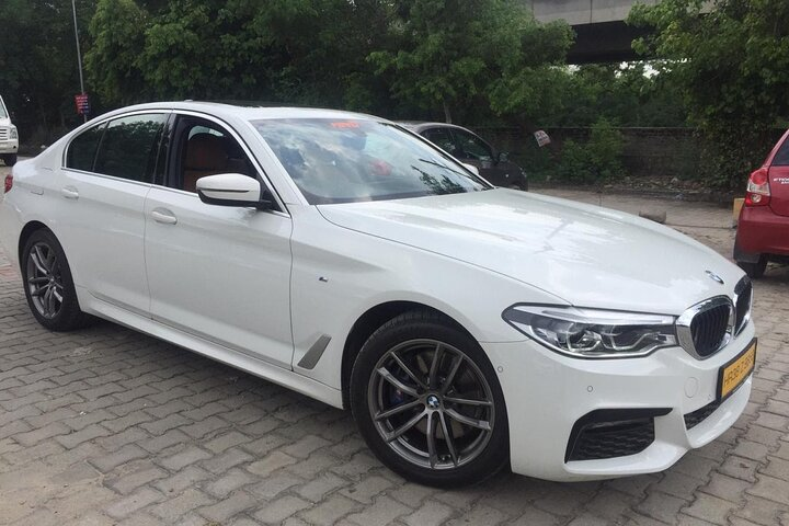 Taj Mahal tour by Luxury Car