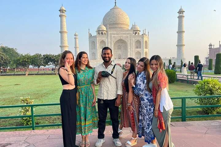 Taj Mahal Skip-the-Line Guided Tour with Optional Add-ons - Photo 1 of 11