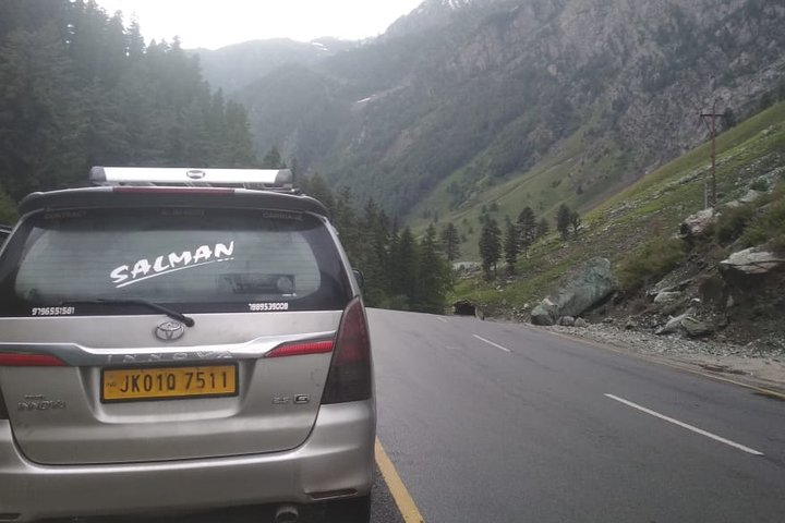 Srinagar Airport Transfers Taxi Service - Photo 1 of 5
