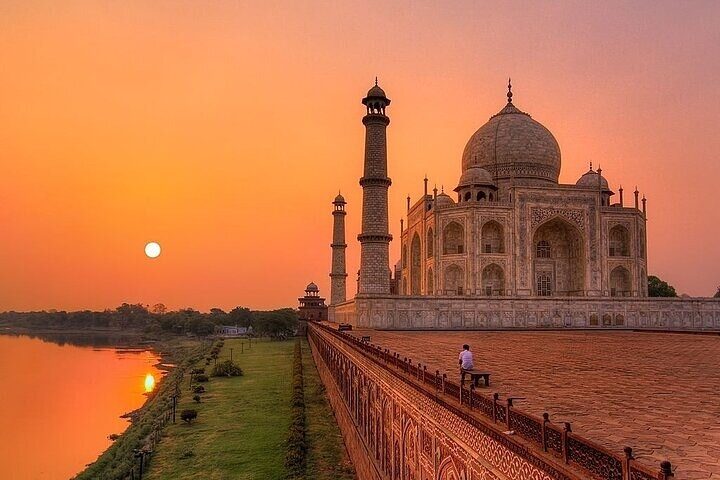 Sunrise Taj Mahal Tour From Delhi With Breakfast at 5 Star Hotel - All Inclusive - Photo 1 of 4