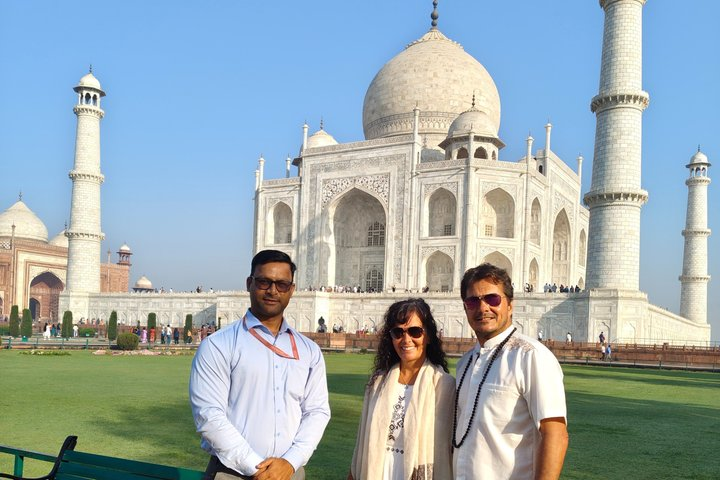 Taj Mahal Sunrise Private Tour by Car from Delhi – All Inclusive - Photo 1 of 11
