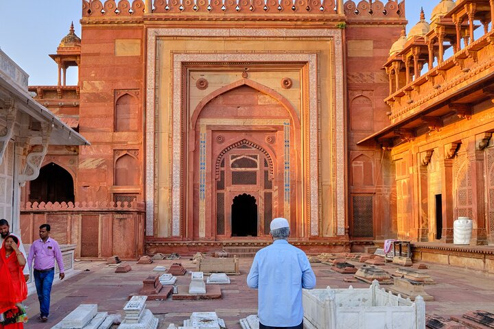 A man pray in Fatehpur Sikri.
