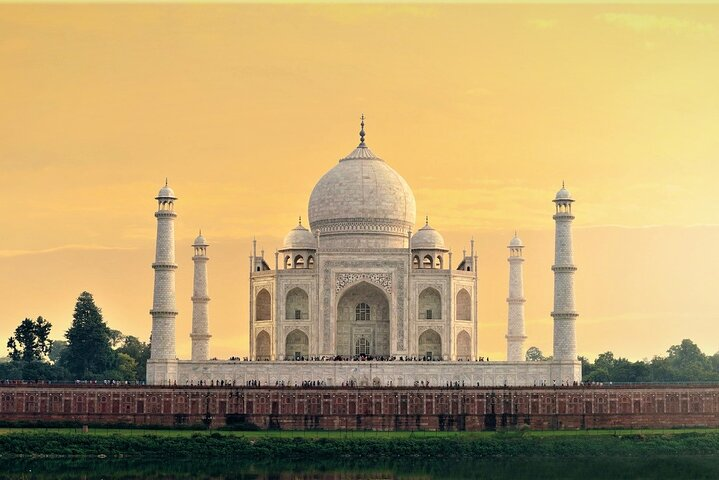 Taj Mahal at sunrise, an incomparable beauty
