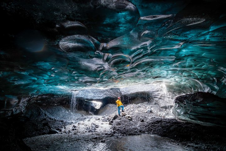 Jökulsárlón: Visit a Natural Blue Ice Cave - Photo 1 of 9