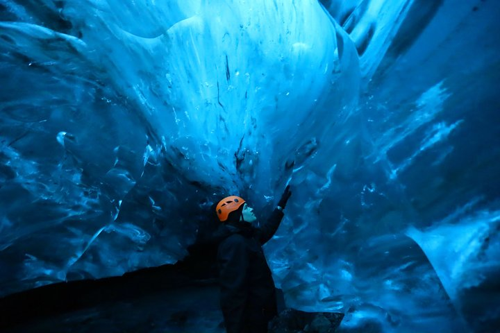 Jökulsárlón, Diamond Beach, Blue Ice Cave from Hofn Airport - Photo 1 of 11