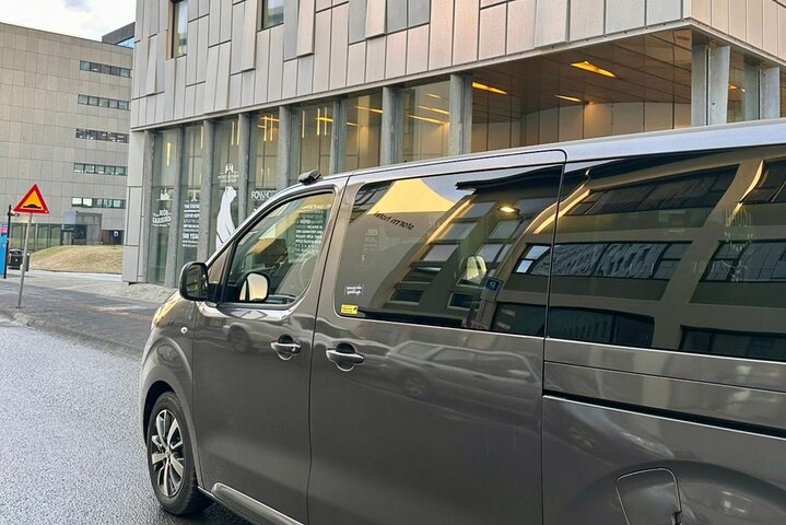 Keflavik Airport To Skarfabakki Harbour Private Transportation - Photo 1 of 11