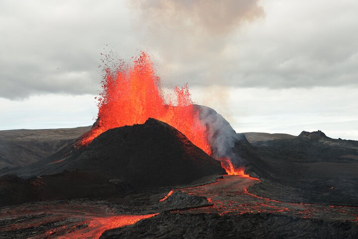 Private Grand Volcano Site Hiking Tour in Reykjavik | Pelago