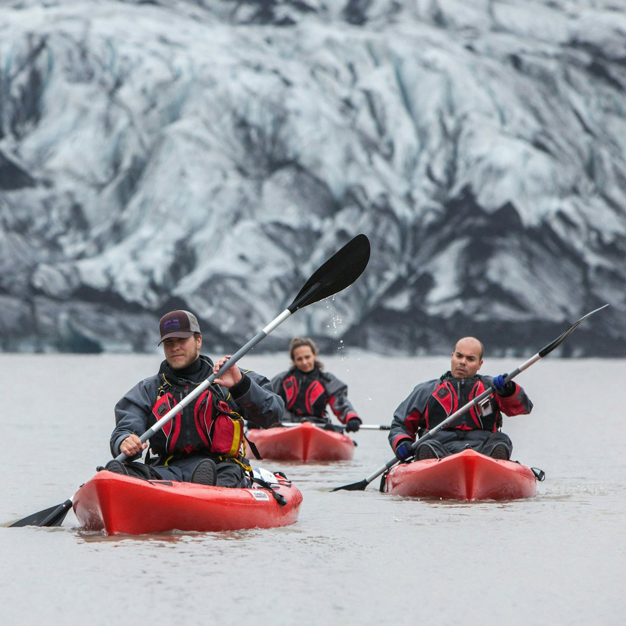Tour chèo thuyền kayak trên sông băng Sólheimajokull - Photo 1 of 9