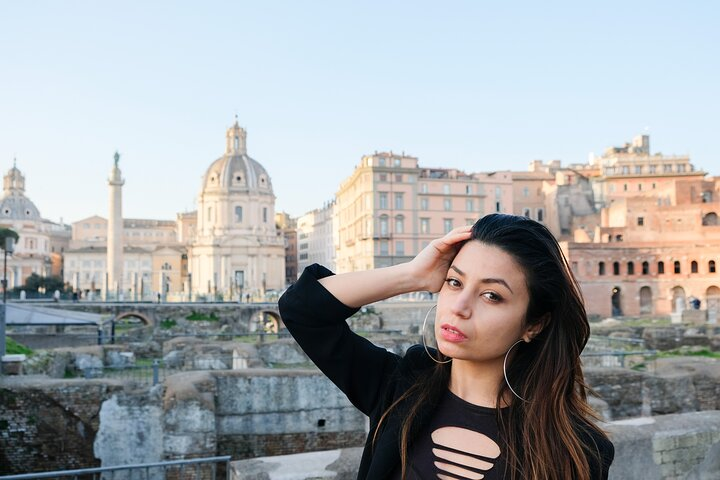 1-Hour Private Photoshoot Taking Beautiful Pictures in Rome - Photo 1 of 6