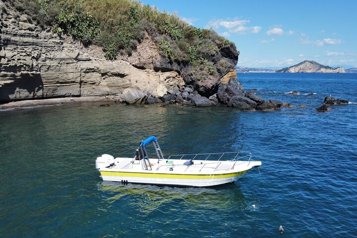 2-hour guided tour of the island by boat from Procida - Photo 1 of 5