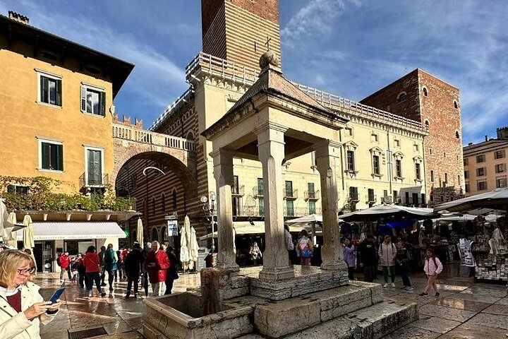 2-hour walking tour of Verona and the most famous places - Photo 1 of 2