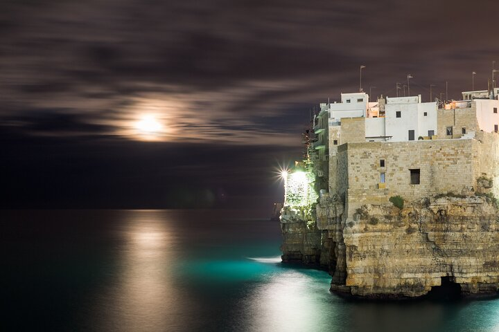Private 2h night boat tour to the Polignano a Mare Caves - Photo 1 of 3
