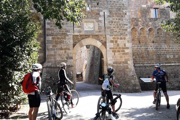 3-Hours Bike Tour and Tuscan Products Barlettaia Trail - Photo 1 of 2