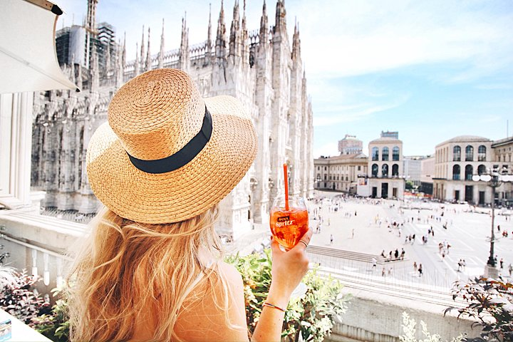 Campari tasting, admiring the Cathedral in Milan