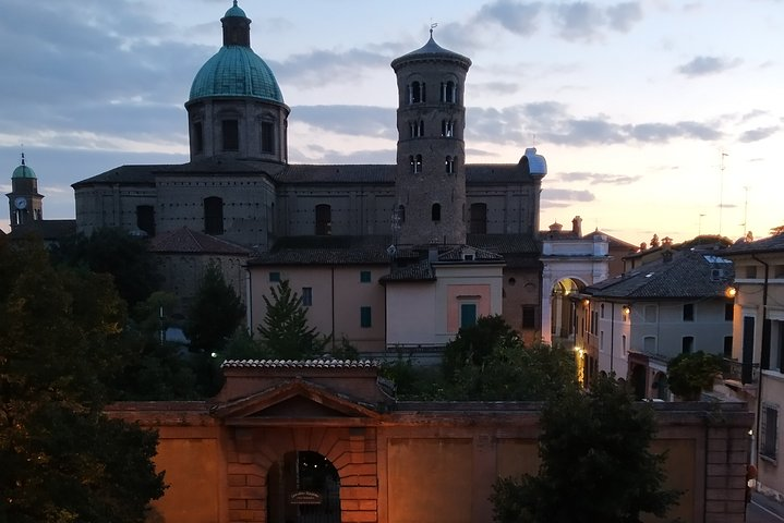 A walk though the Oriental gate - Photo 1 of 3