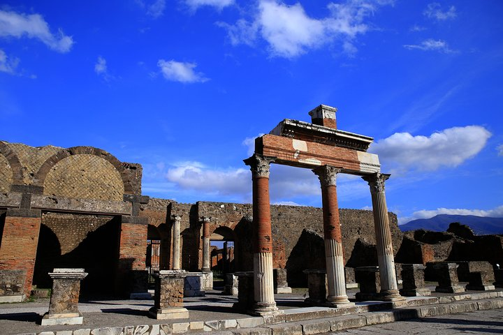 Play and Explore Ancient Pompeii Guided Treasure Hunt - Photo 1 of 7
