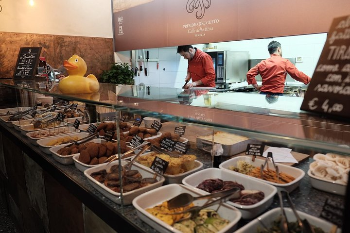 Bacaro tour unblended: a pure Venice experience for foodies - Photo 1 of 4