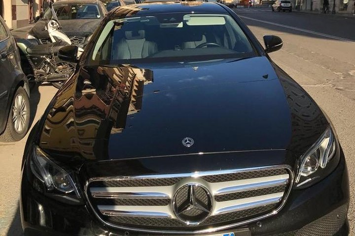 Black Car from Fiumicino - Photo 1 of 6