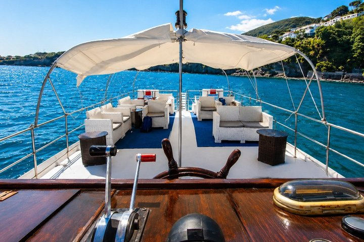 Boat excursion with lunch on board to discover Ischia - Photo 1 of 25
