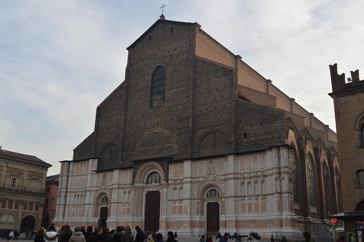 Bologna Walking Tour 2H Shared - Photo 1 of 6