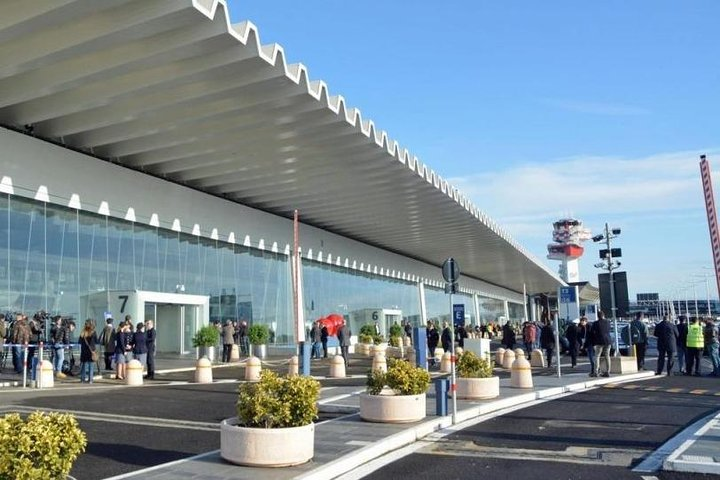 Cab from Fiumicino airport to Rome - Photo 1 of 3