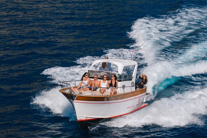Capri and Positano Classic Private - 25ft Classic Boat - Photo 1 of 6