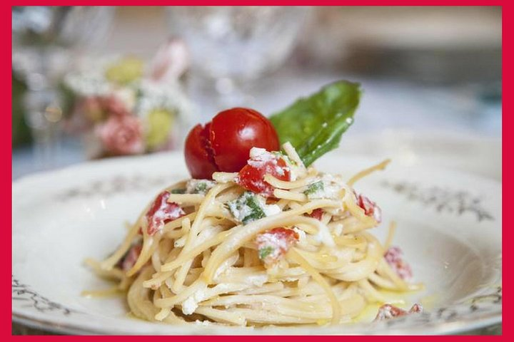 Dining + cooking demo