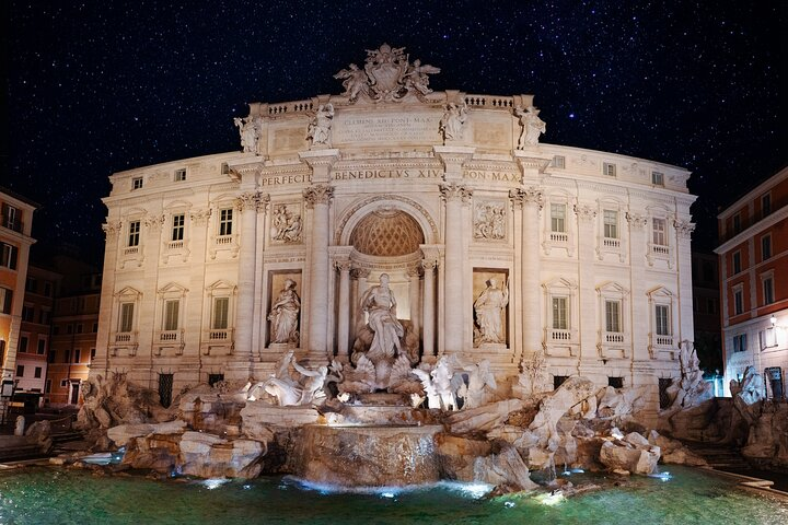 Rome After Dark: Explore the Eternal City Under the Moonlight  - Photo 1 of 8