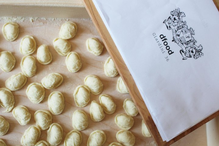 Cooking class - Hands in dough - Photo 1 of 7