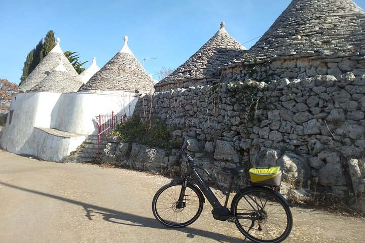 Discover Valle d 'Itria and its wines by ebike - Photo 1 of 7