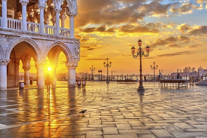 Skip the Line: Venice Walking Tour with Doges Palace 