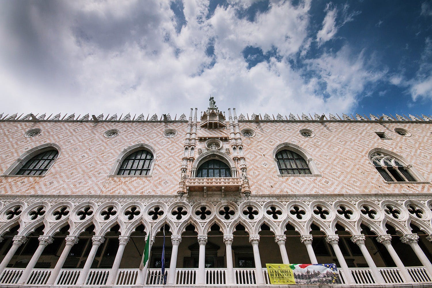 Doge's Palace & St. Mark's Basilica: Guided Tour + Pala D’Oro Access - Photo 1 of 7