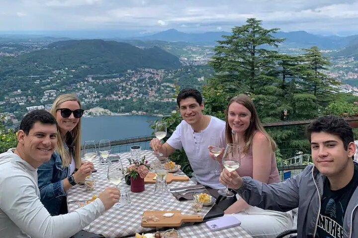Exclusive wine tasting in Brunate - Photo 1 of 8