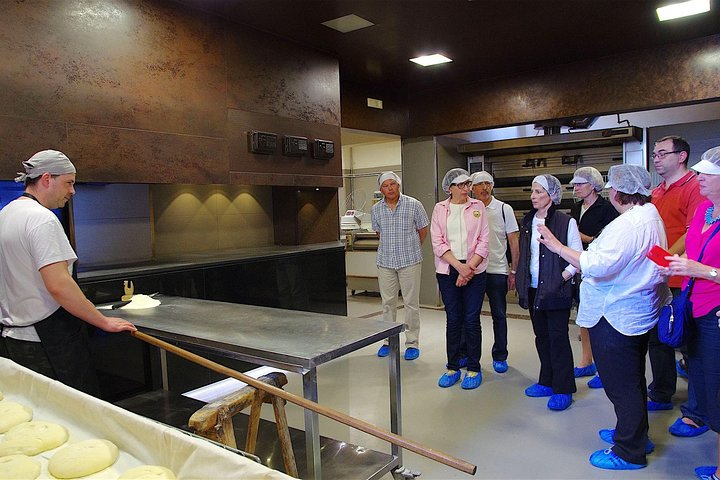 Bread-making workshop in Matera with tasting & wine - Photo 1 of 9
