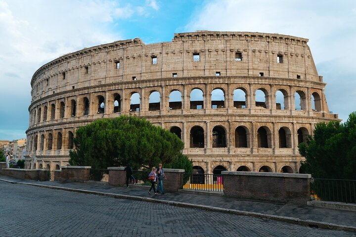 1 Colosseum (Cover Image)