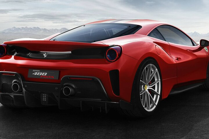 Limousine Service for the FERRARI Museum in Maranello full day - Photo 1 of 11