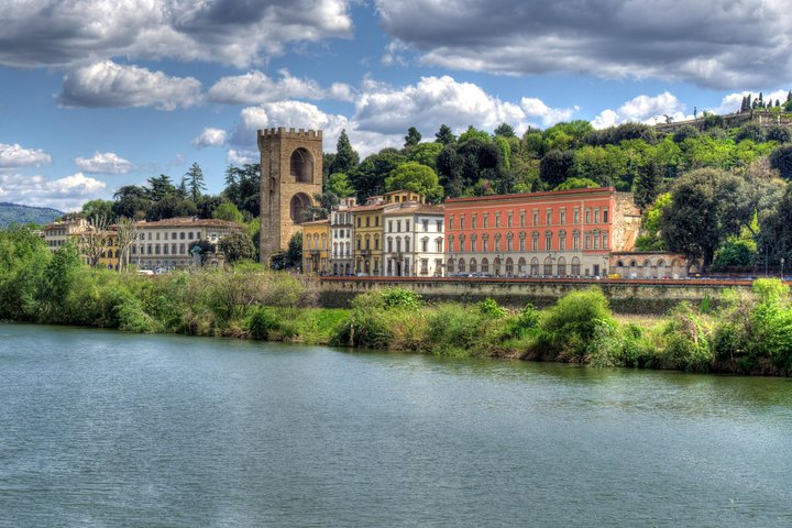 HOUSE OF FAMOUS ANTIQUARIAN 