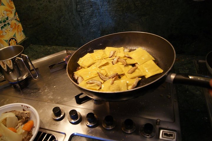 Small-Group Cooking Lesson in Roman Countryside
