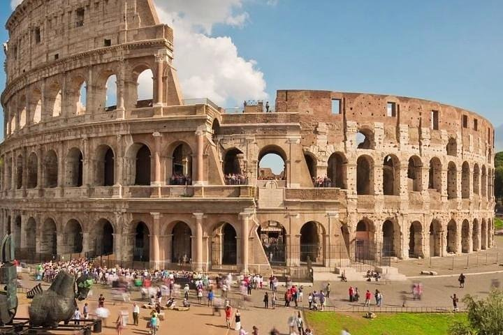Colosseum Square