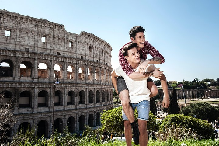 Gay couple in Rome 