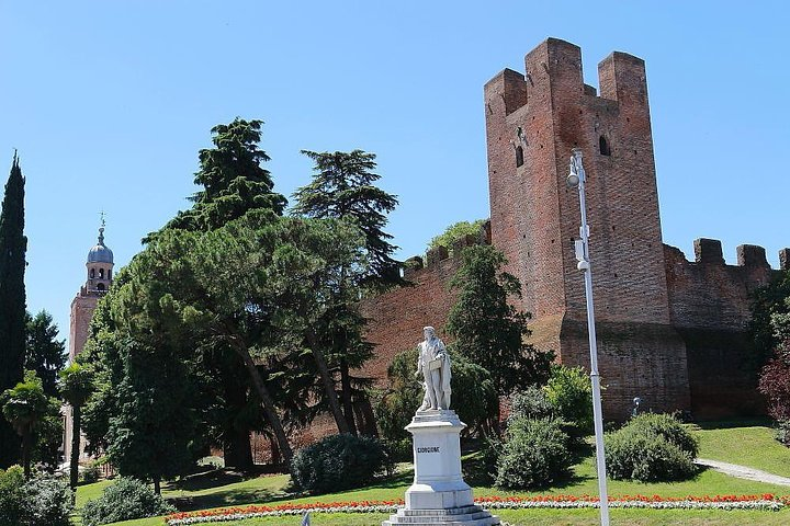 Giorgione statue Castelfranco