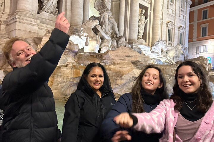 Guided Rome Evening Tour with Trevi Fountain Pantheon and Navona - Photo 1 of 6