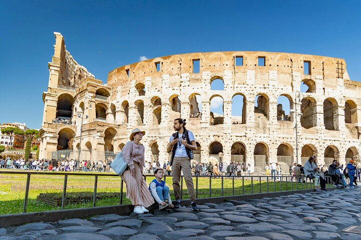 Guided tour of the Coliseum with a certified French guide - Photo 1 of 7