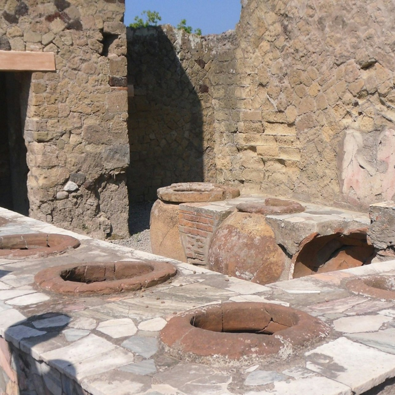 Herculaneum: Audio Guide App - Photo 1 of 3