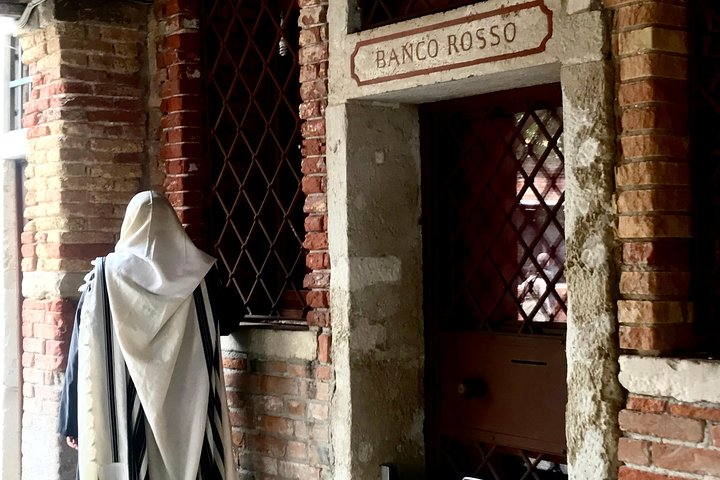 Magnificent Northern side of Venice and the Jewish Ghetto with Lucia tour guide
