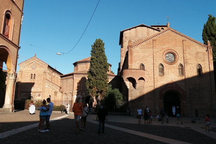 Bologna historical art walking tour with hidden gems and tastings - Photo 1 of 13