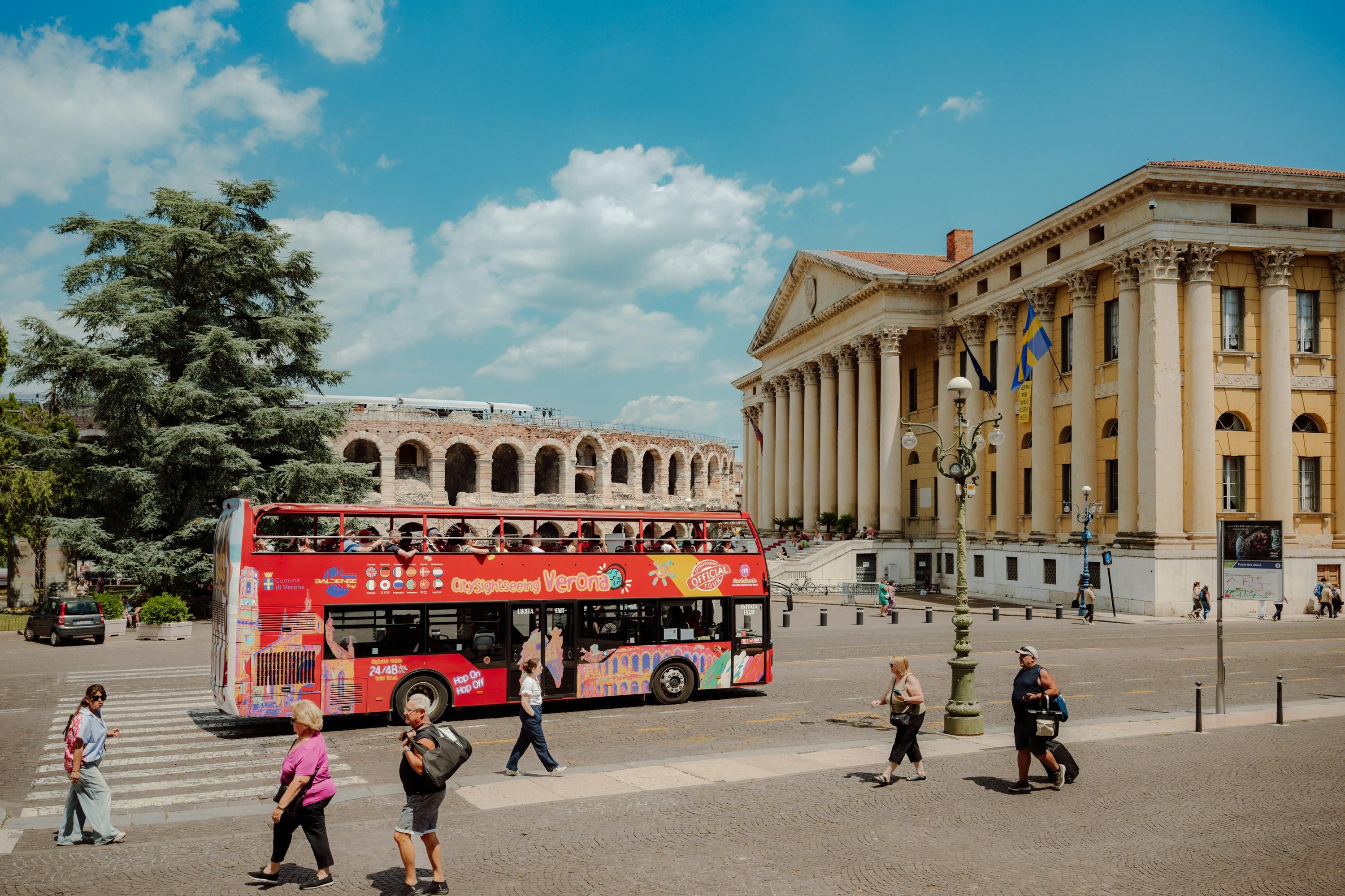 Hop-on Hop-off Bus Verona - Photo 1 of 8